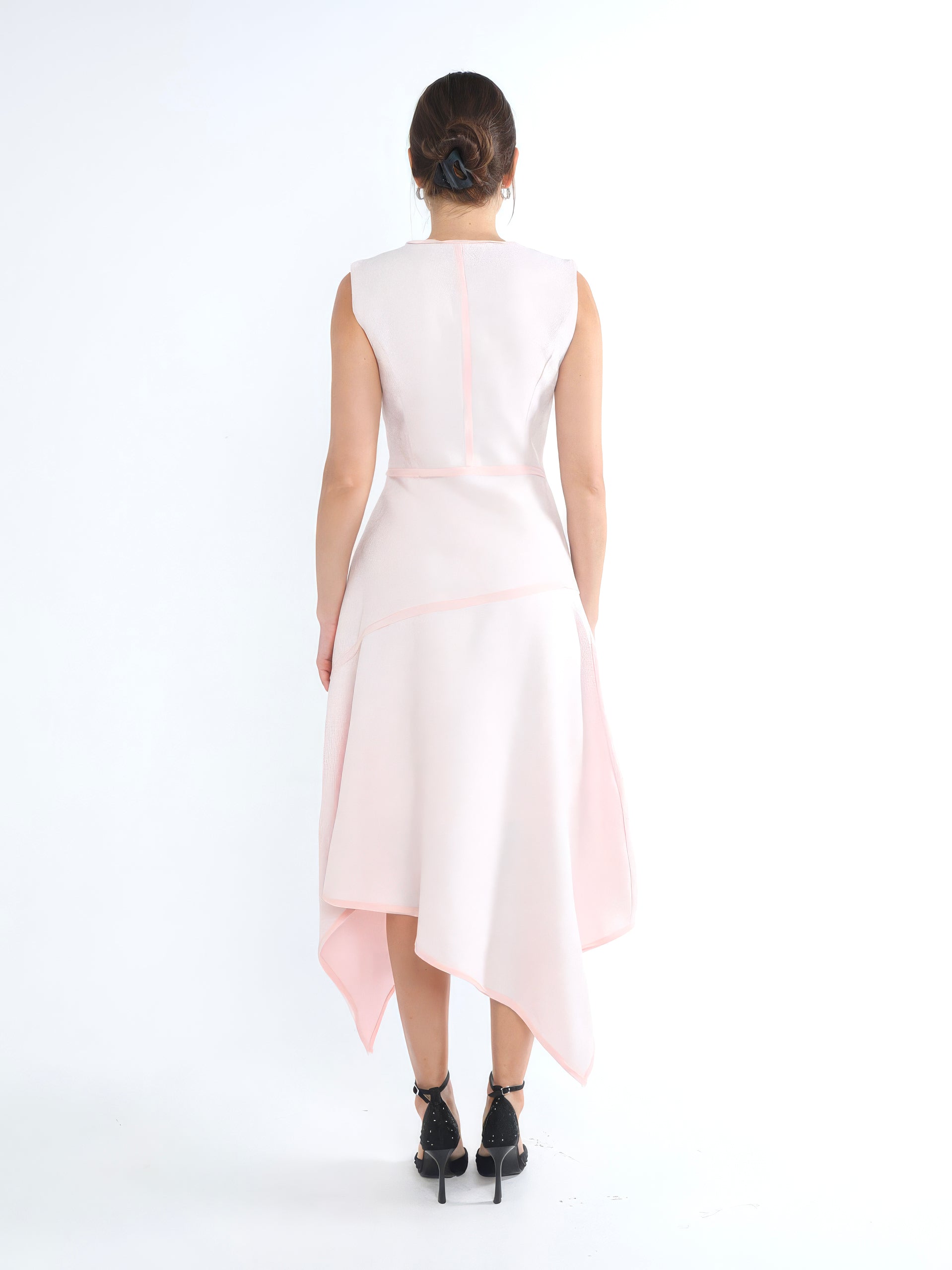 فستان نسائي