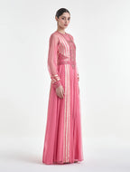 فستان بكم طويل مطرز بتطريزات ذهبية يدوية
Long-sleeve dress with gold hand embroidery