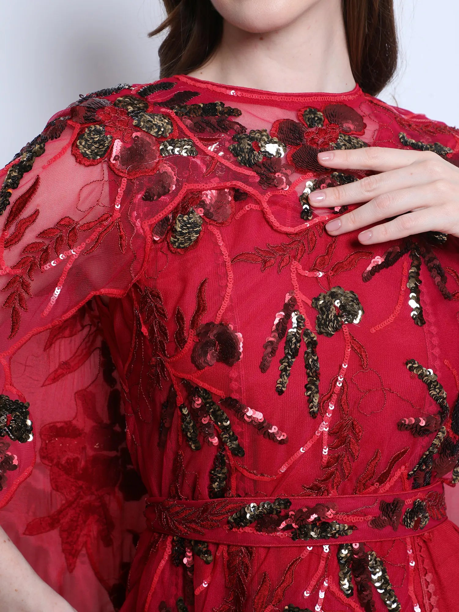 Shalky | Evening Dress with Elegant Long Tulle Cape