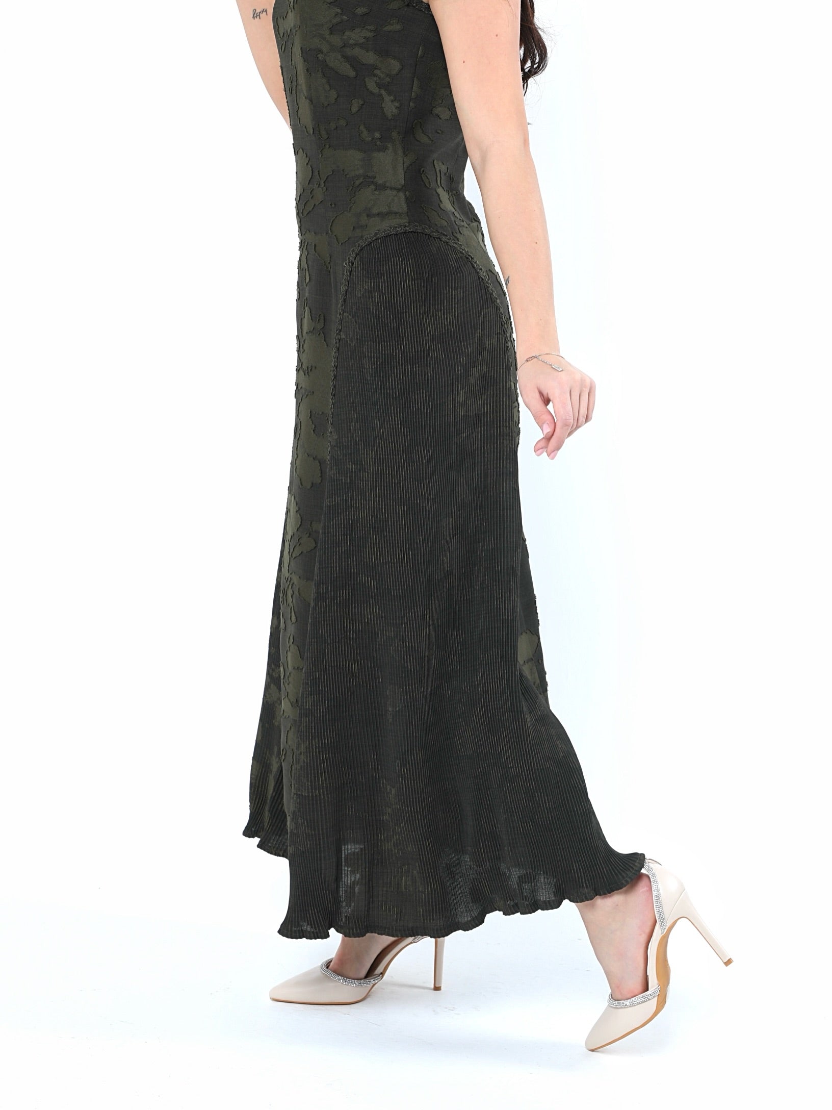 فستان نسائي